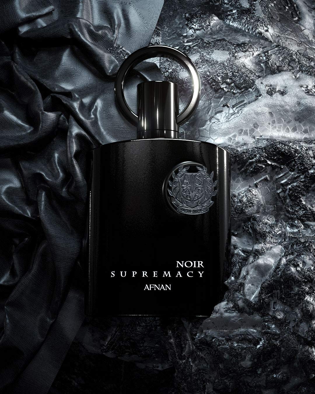 Afnan Supremacy Noir: frasco cercano revela textura oscura y pulida.
