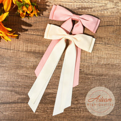 Lazo satinado rosa claro de Aileam, ideal para looks femeninos.