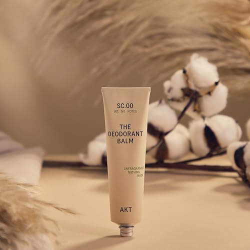 AKT Desodorante Balm en axila, aplicación fácil y sensación seca y cómoda.