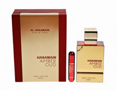 Frasco de Al Haramain Amber Oud Ruby Edition en exhibicion, lujo para ocasiones especiales.