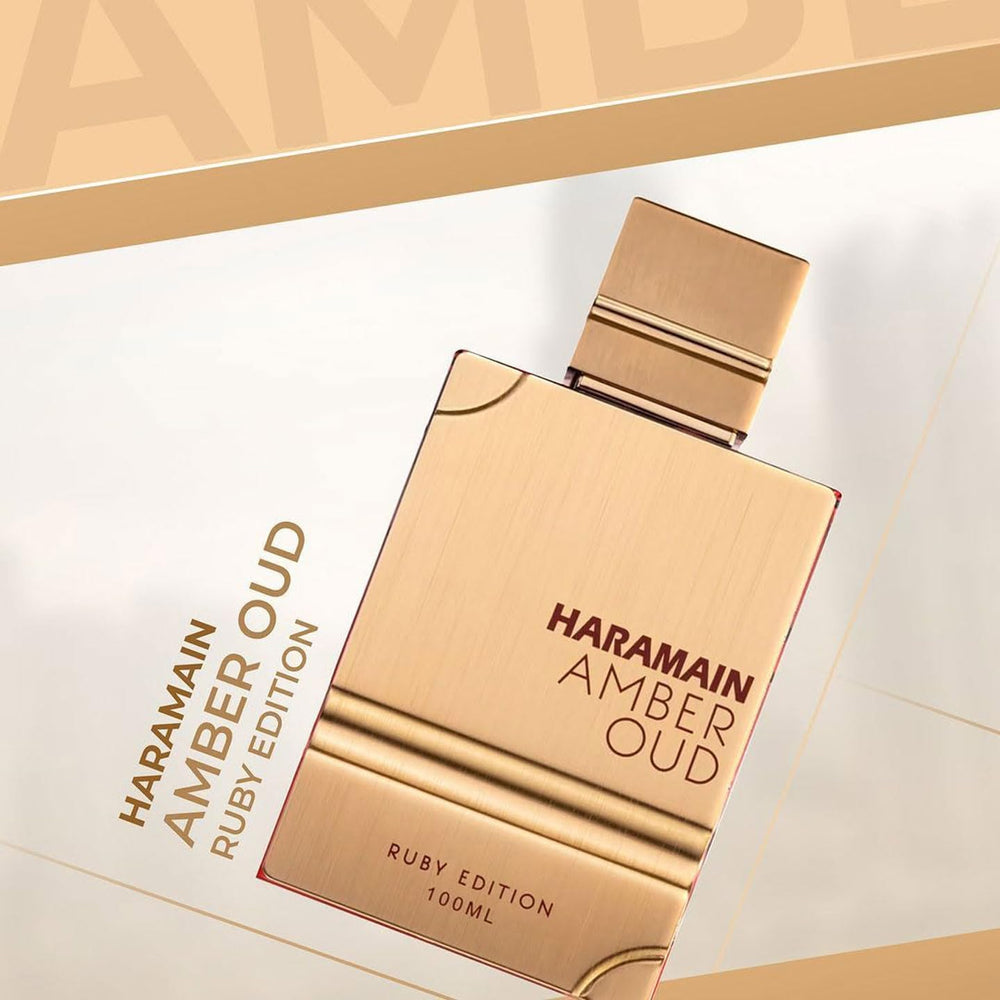 Al Haramain Amber Oud Ruby EDP, etiqueta cercana, destaca notas especiadas para cualquier ocasión.