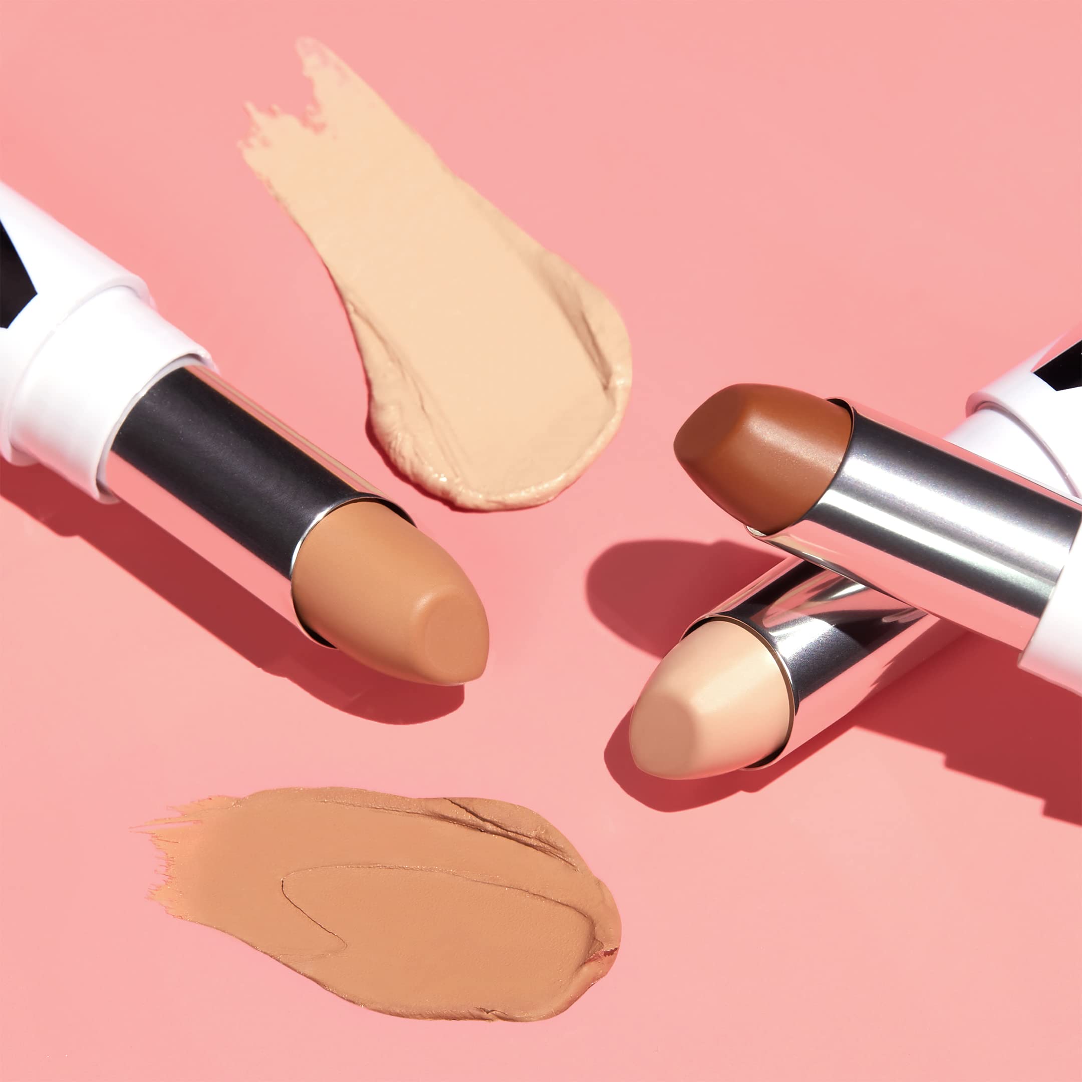 Almay Corrector de Piel, aplicador suave para acabado uniforme sin pliegues.