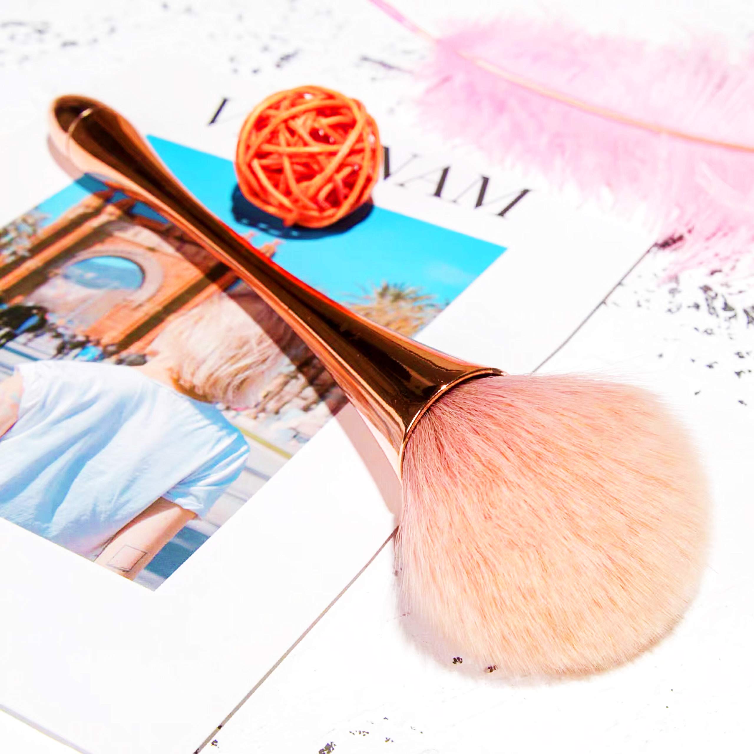 AM RONG MAGIC brocha Kabuki, pelo sintético suave para base y polvos.