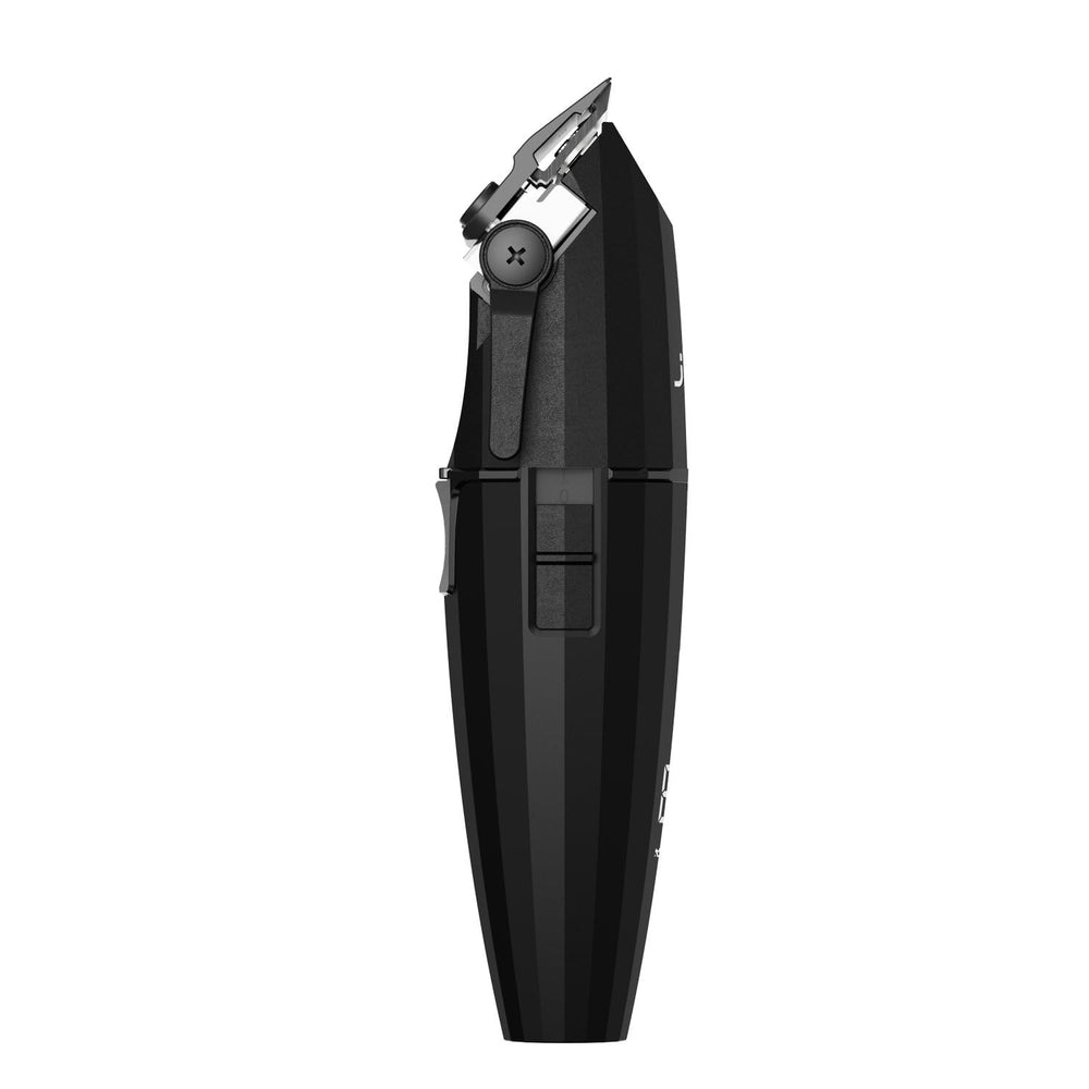 Amazon Series Onyx cool blade technology stays cool to the touch during grooming