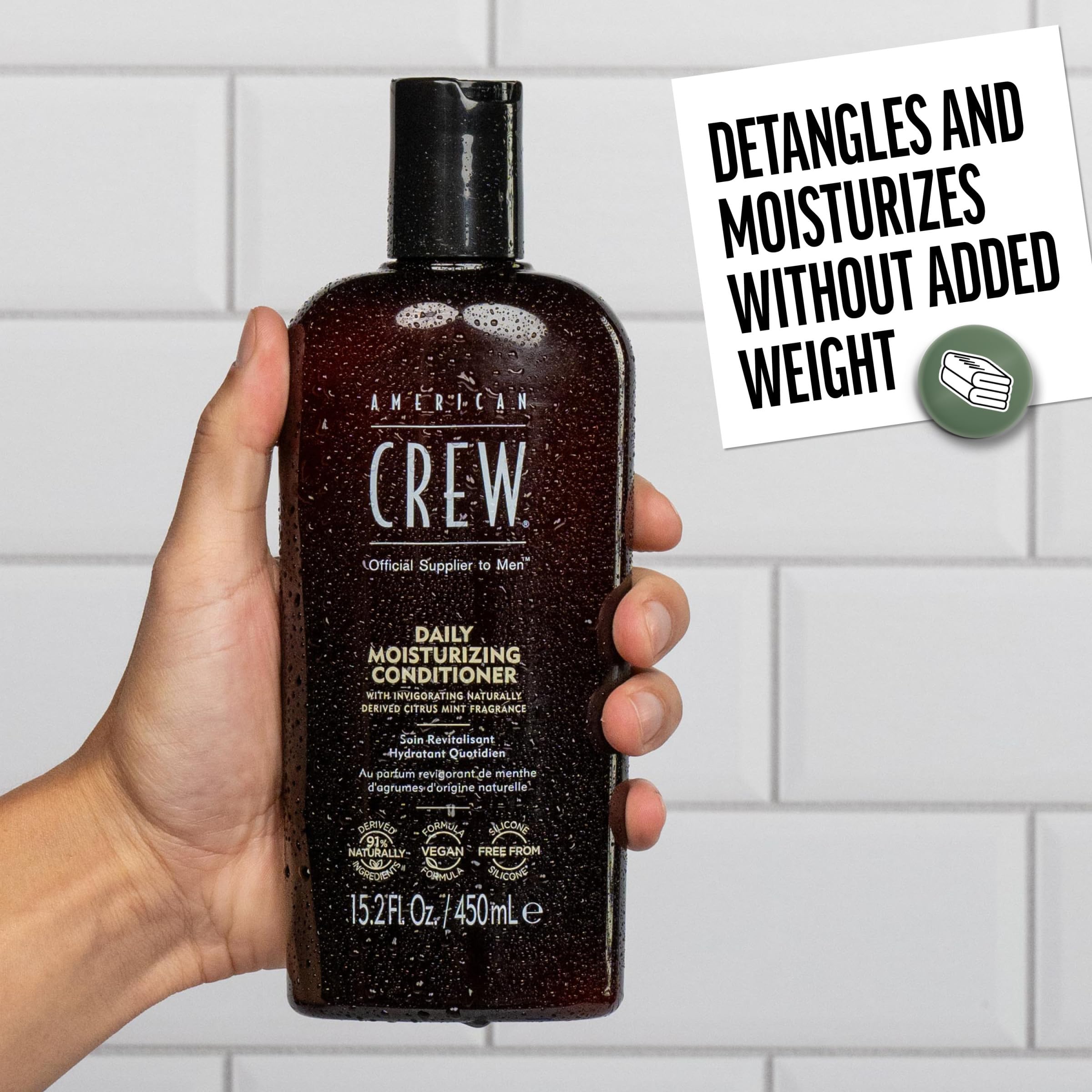 American Crew Acondicionador, textura crema, deja cabello suave y manejable.