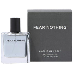 Atomizador de American Eagle Fear Nothing para retoques discretos durante el día.