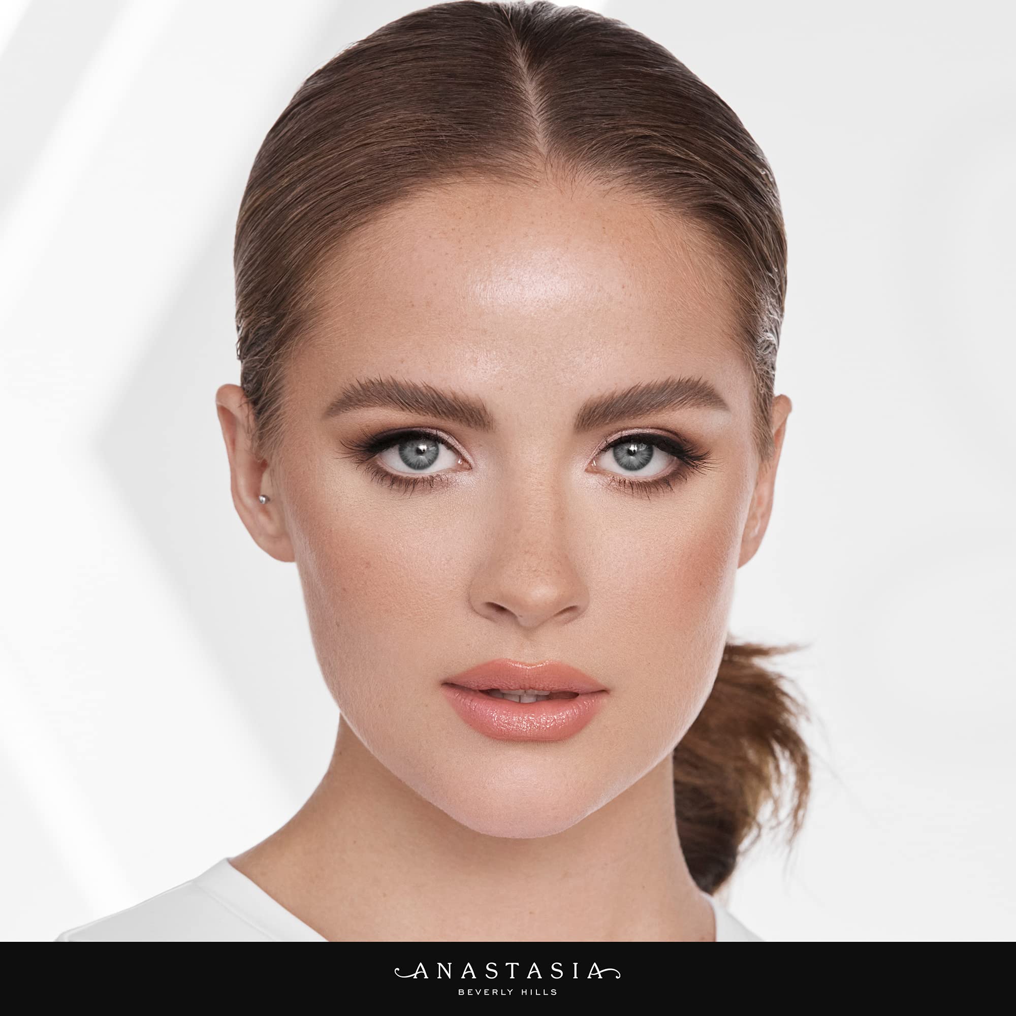 Anastasia Beverly Hills Granite, estuche compacto para retoques en cualquier lugar.