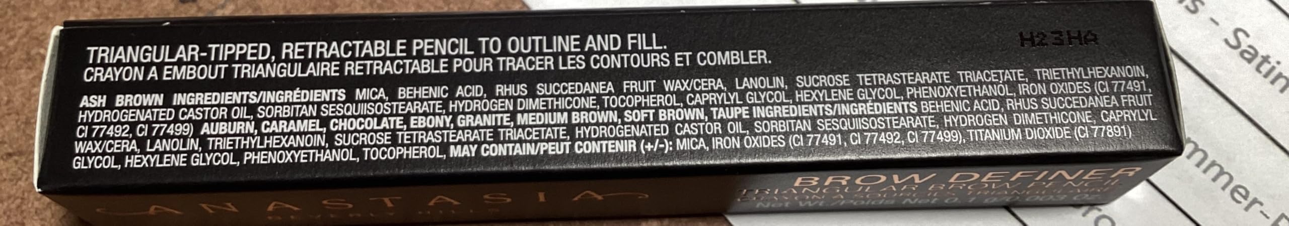 Trazo fino de Anastasia Beverly Hills para definicion precisa.