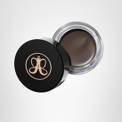 Estilos de cejas variados con DIPBROW para diferentes acabados.
