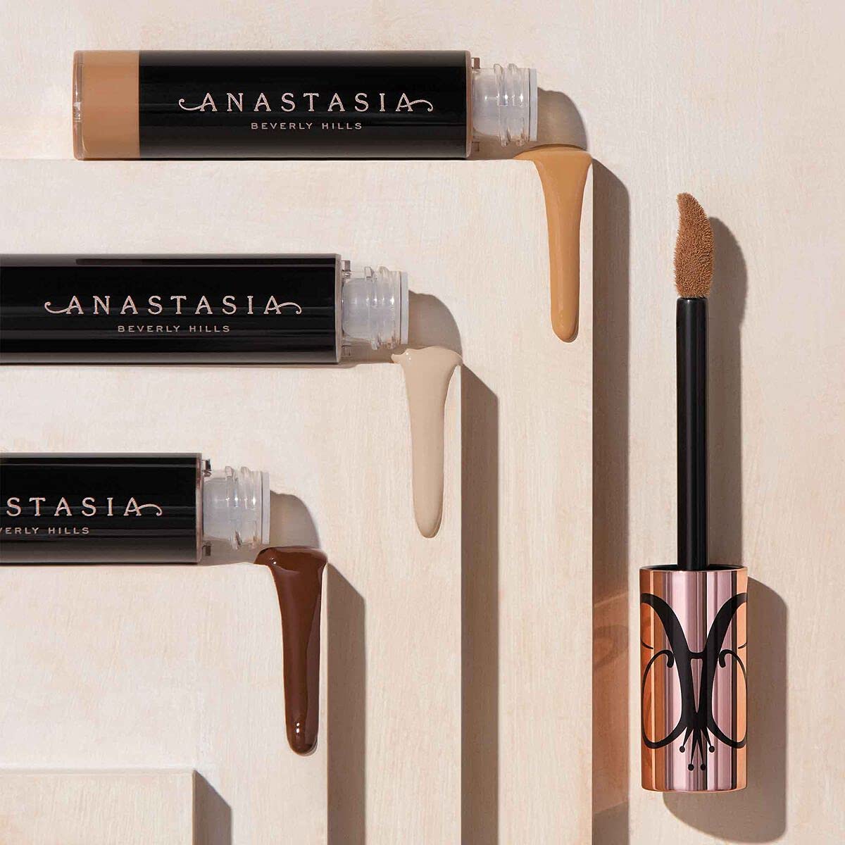 Concealer de Anastasia Beverly Hills, corrige descoloraciones y unifica el tono.