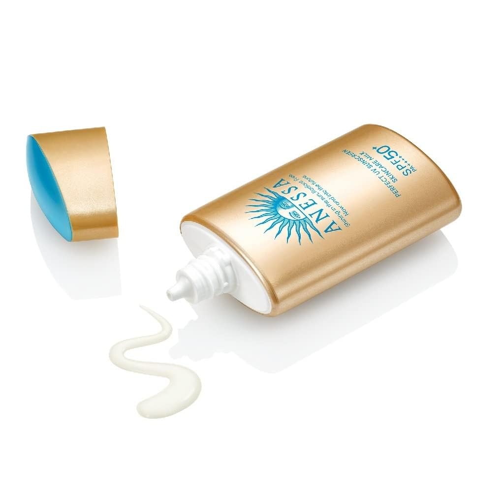 Anessa Leche Solar, aplicación con textura cremosa para cobertura suave.