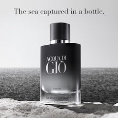 Armani Beauty Acqua di Gio Parfum, frasco de cristal con destellos para sensación premium.