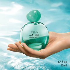 Armani Beauty Acqua di Gioia Intense, notas de bergamota brillantes para un inicio fresco.