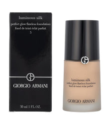 Armani Beauty Luminous Silk Foundation, botella elegante para un acabado suave y natural.