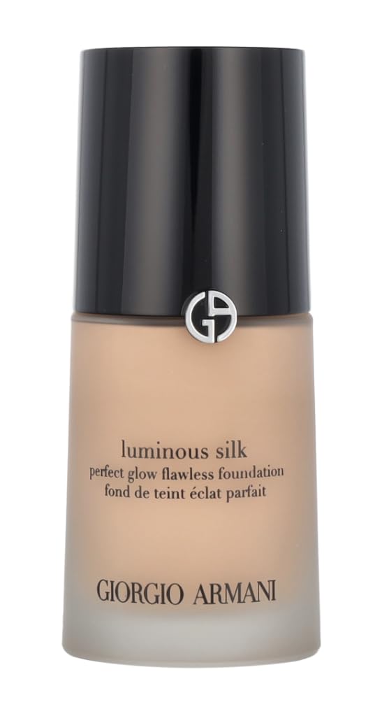 Armani Beauty Luminous Silk Foundation, textura cremosa para cobertura uniforme y rápida.
