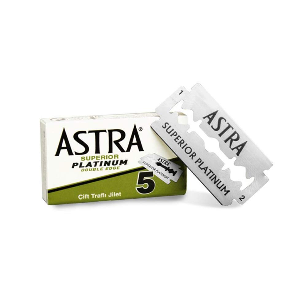 Astra Superior Platinum hojas en mano para afeitado limpio y preciso