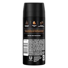 AXE Dark Temptation Bodyspray rociado en la mano para aplicación rápida.