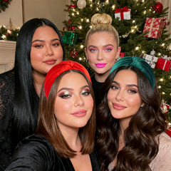 Banda nudo navideño en terciopelo, ideal para sesiones de fotos familiares.