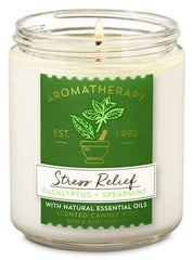 Vela Bath & Body Works con mecha para ambiente relajante.