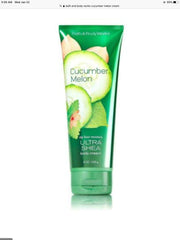Aplicación suave de la crema Pepino-Melón de Bath & Body Works para piel sedosa y aroma ligero.