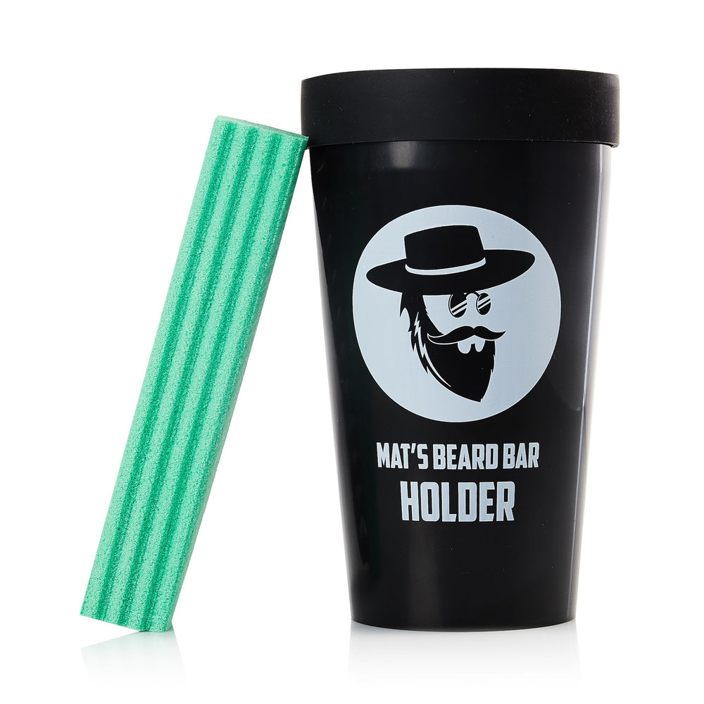 Beard Bar Pro colocado en el mueble del baño como recordatorio práctico.