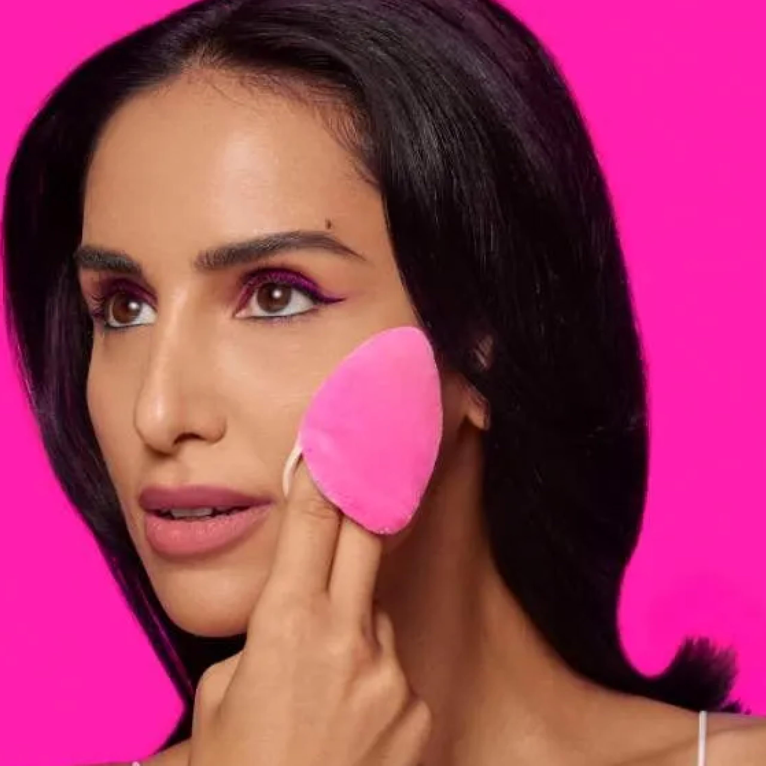 Beautyblender Pocket Puff, tamaño compacto ideal para bolso y retoques en cualquier lugar.