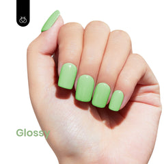 Beetles gel de uñas menta verde: aplicación casera fácil y precisa.