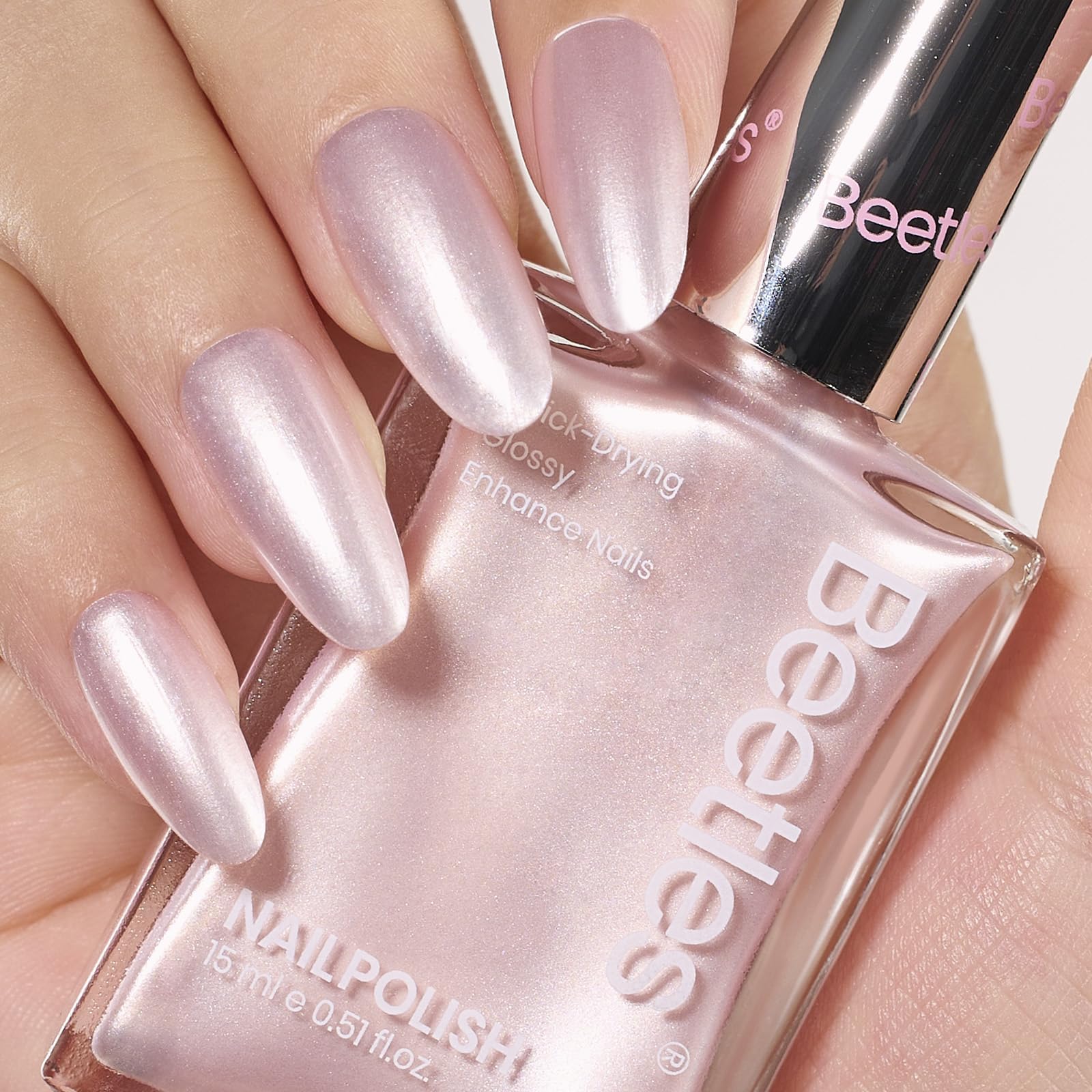 Beetles Esmalte Rosado Perla en frasco, acabado suave y rápido para uso diario.
