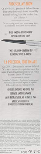 Application précise du crayon Benefit pour un tracé naturel et durable.