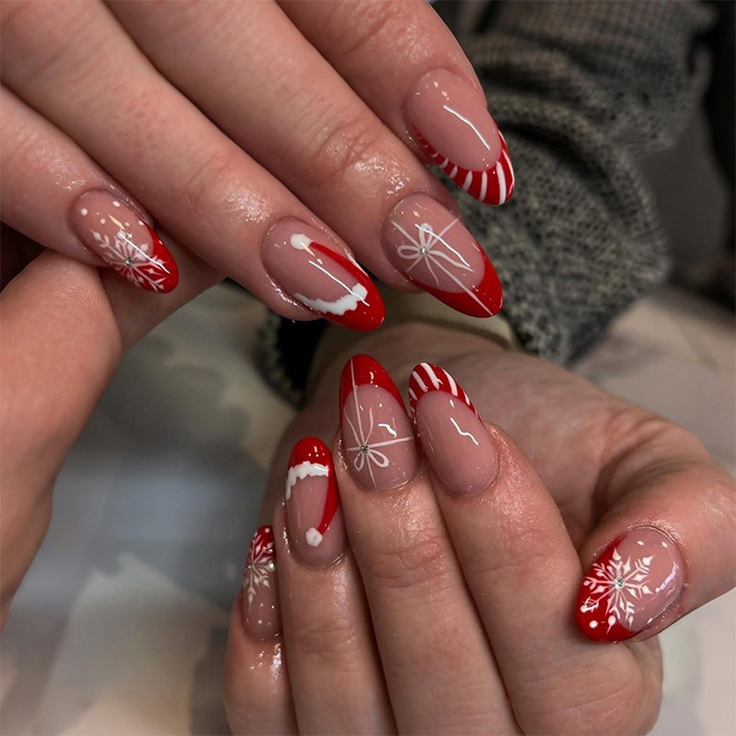 Uñas postizas BHOOKA con copos de nieve para fiestas festivas.