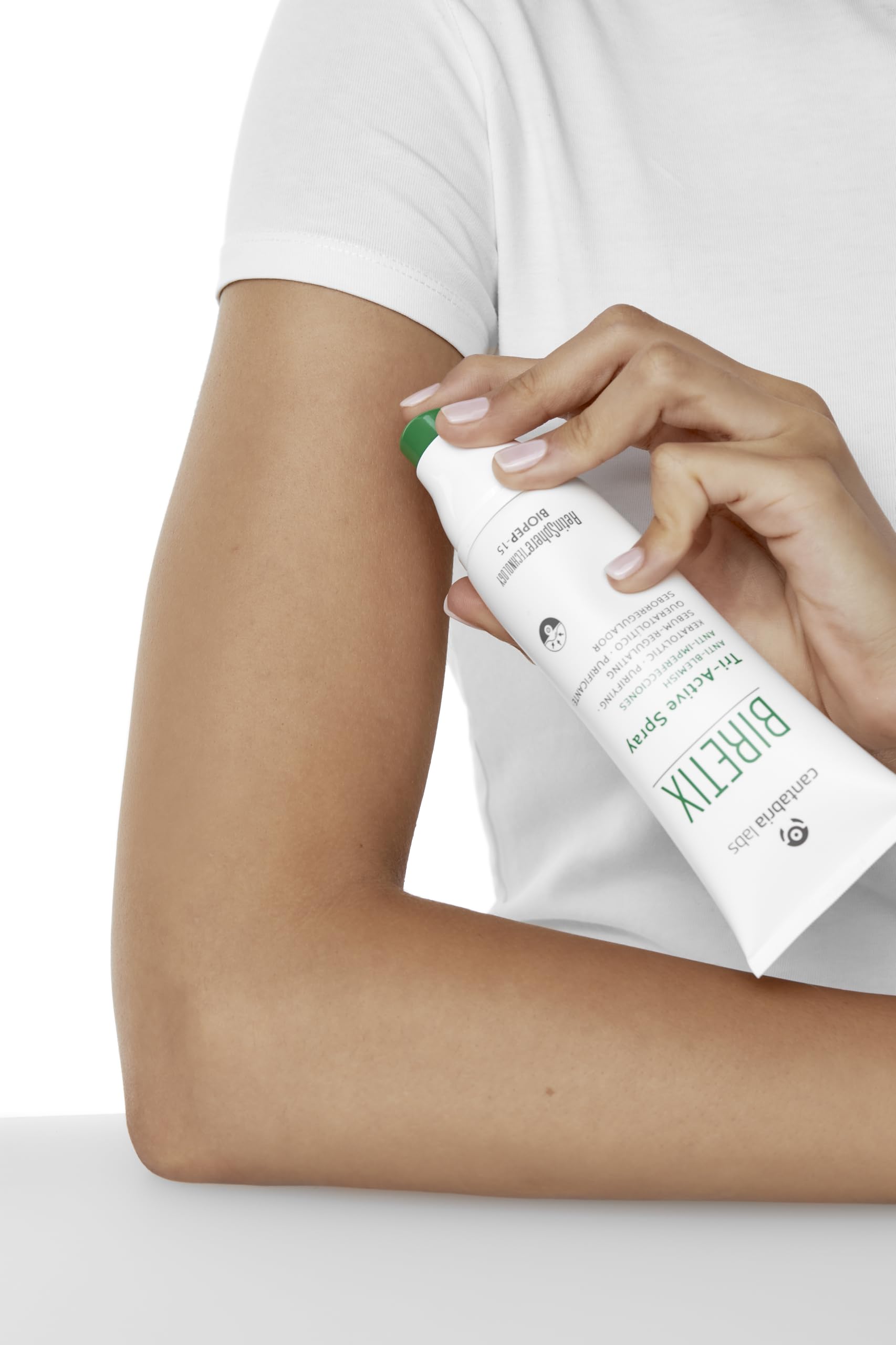 Biretix Tri-Active Spray : contrôle des brillances et confort léger.