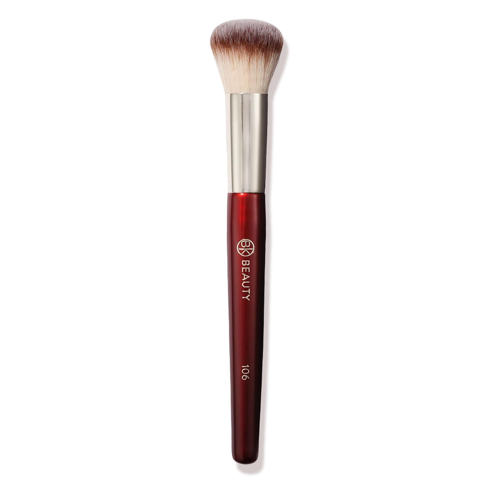 BK Beauty 106, aplicación suave: acabado liso para base líquida.