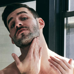 Brickell Barba: aplicación precisa para nutrir la barba con ingredientes orgánicos.