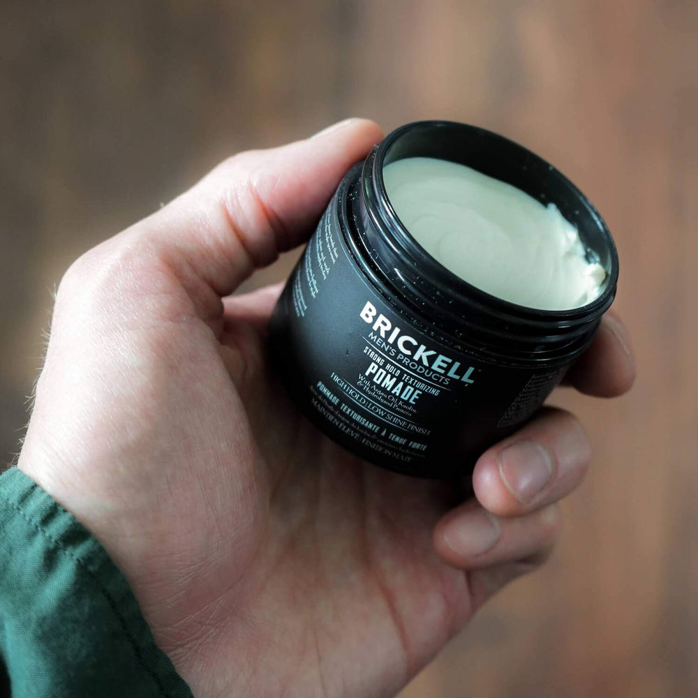 Logo de Brickell, marca de cuidado masculino natural.