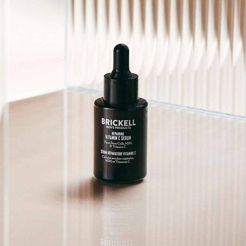 Texture non parfumée du sérum Brickell pour le visage; absorption rapide.