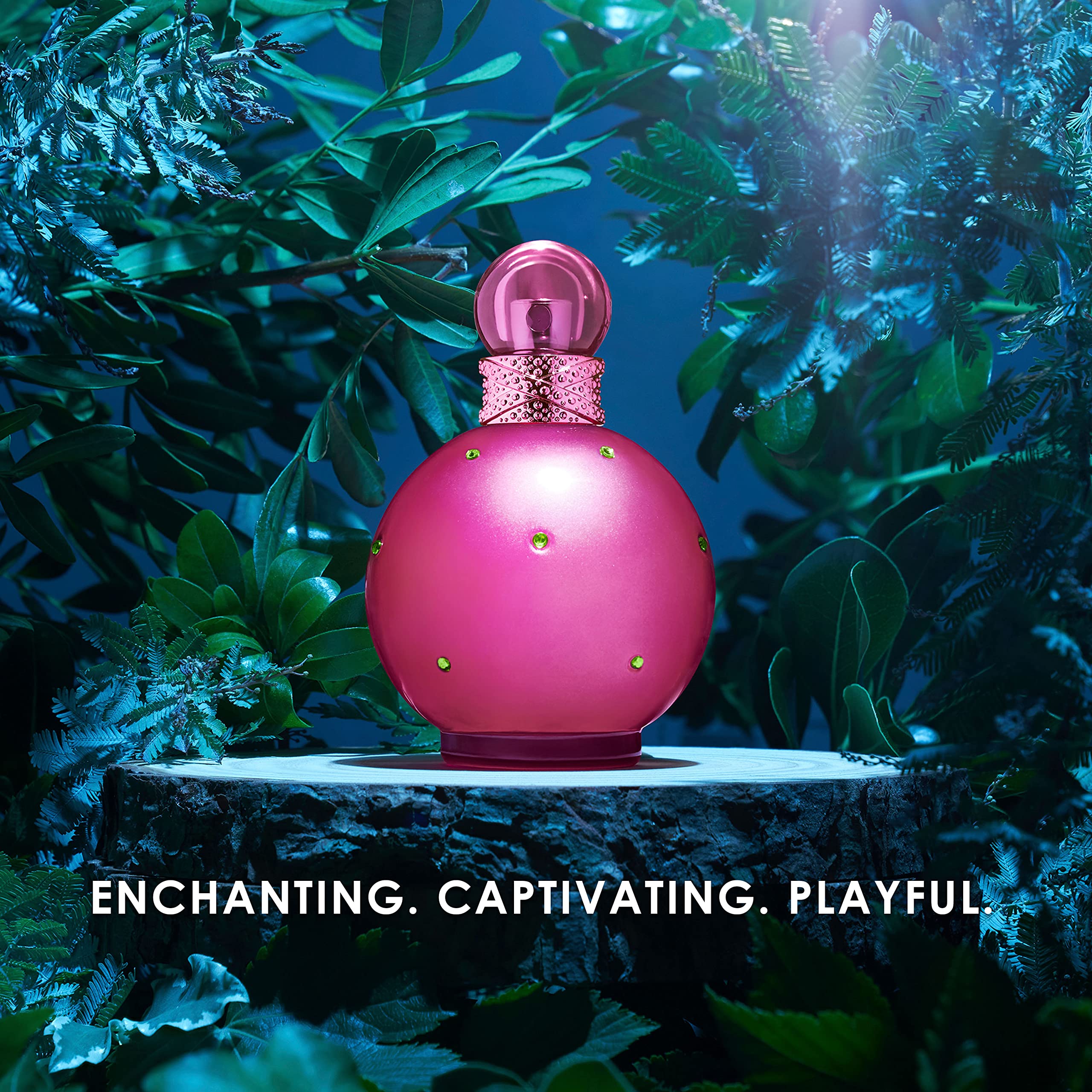 Britney Spears Fantasy aroma frutal, notas florales para un día fresco.