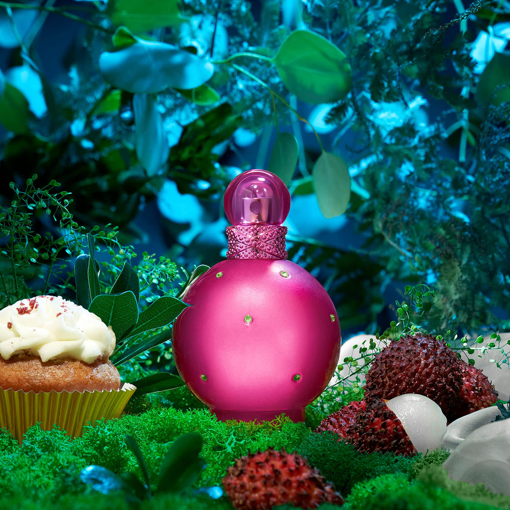 Britney Spears Fantasy notas de florales y musgo, para ambientes elegantes.