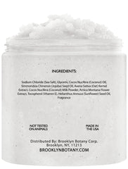 Brooklyn Botany aceites nutritivos de coco que hidratan mientras exfolian.