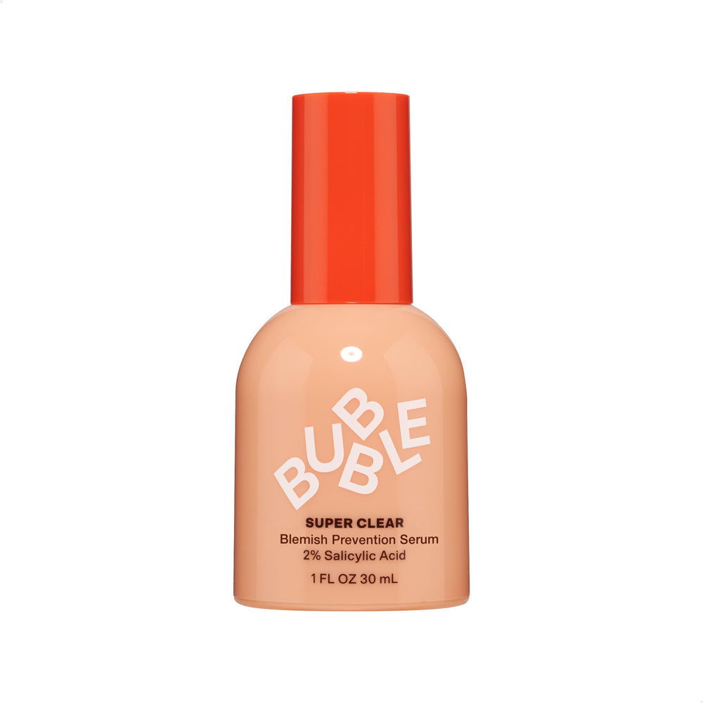 Bubble Skincare Super Clear muestra la botella vertida, ideal para piel con imperfecciones.