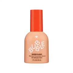 Bubble Skincare Super Clear muestra la botella vertida, ideal para piel con imperfecciones.