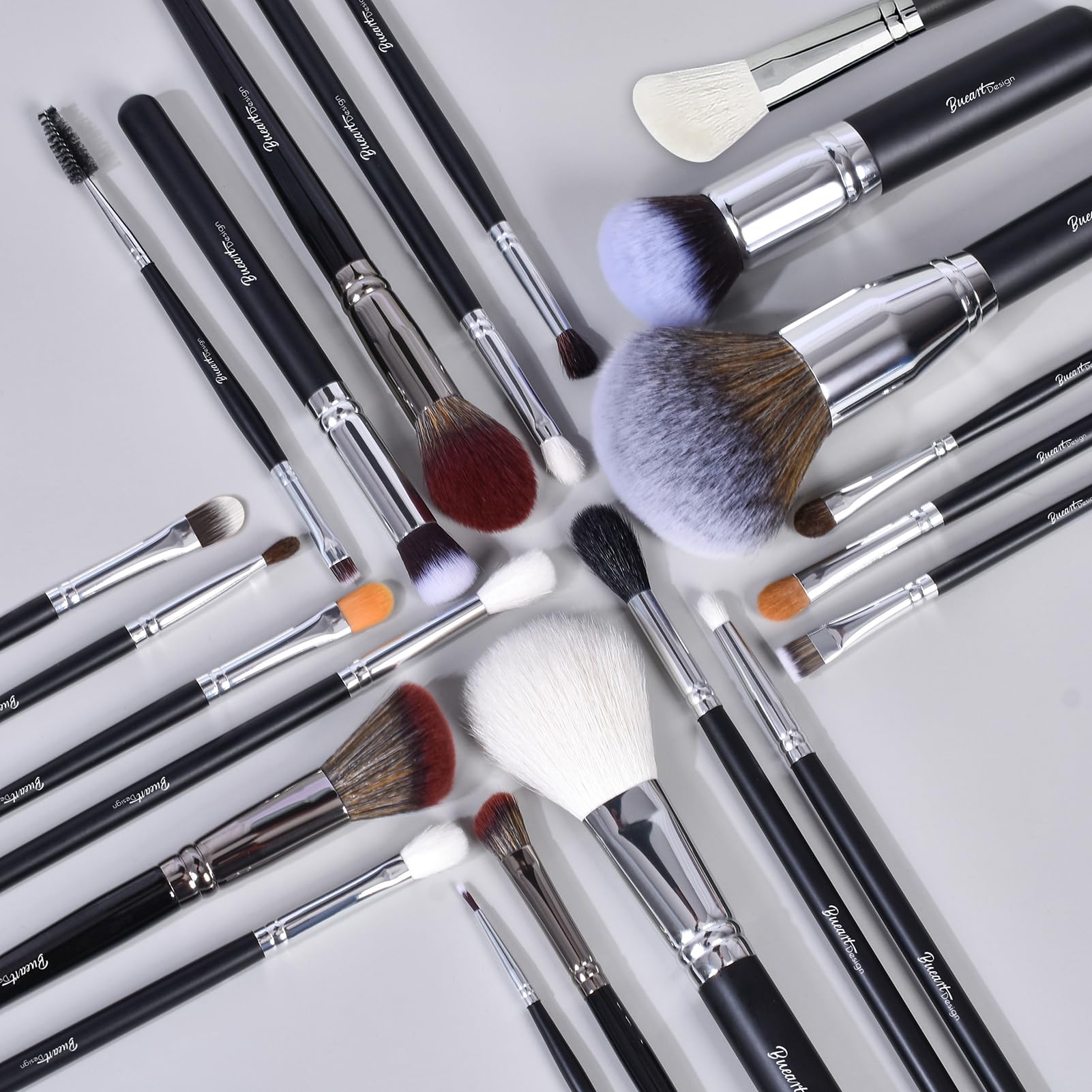 Kit profesional de maquillaje Bueart Design para resultados versátiles.