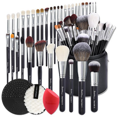 Pinceles Bueart Design con pelo de cabra y poní para base y sombras.