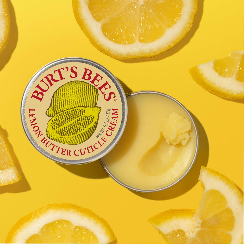 Ingredientes naturales Burts Bees, almendra dulce y manteca de cacao para hidratación.