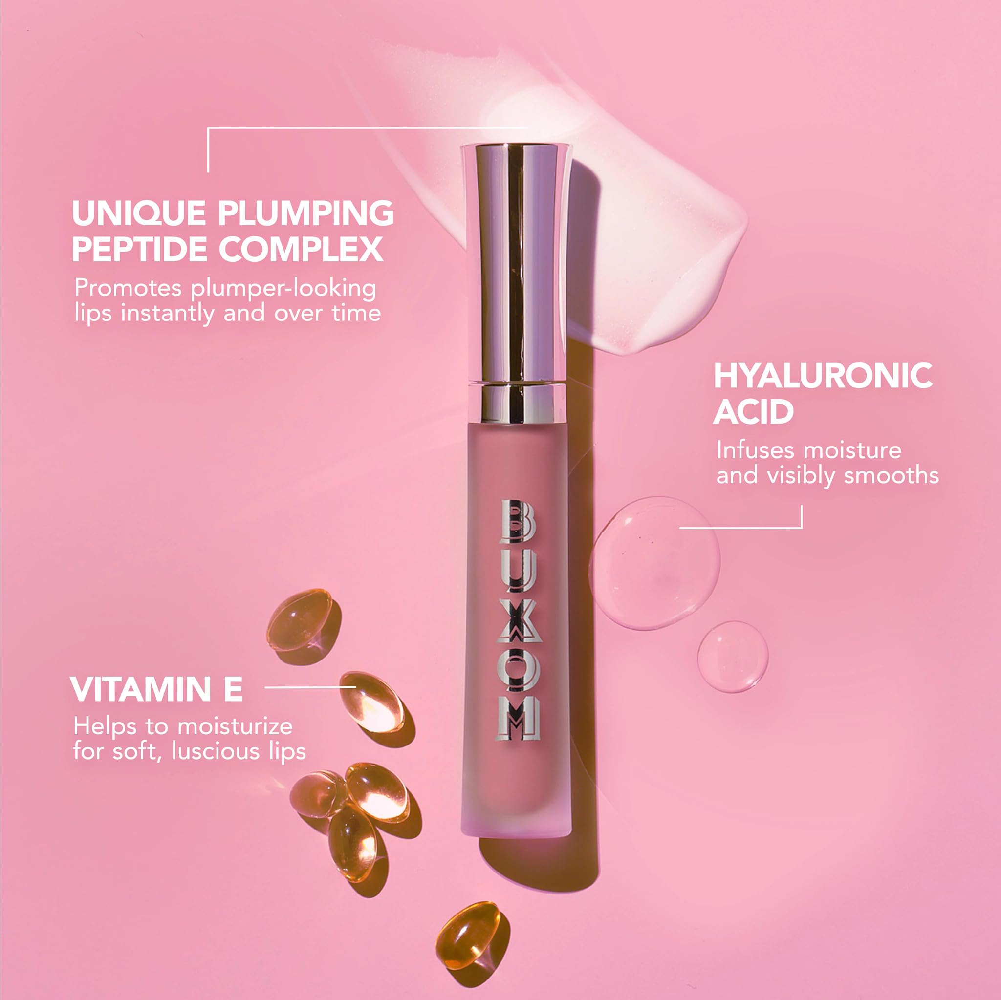 Texture cremeuse : Dolly glisse et enveloppe les lèvres pour un look soigné.