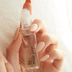 Aceite perfumado By Rosie Jane con musk blanco y rosa dulce
