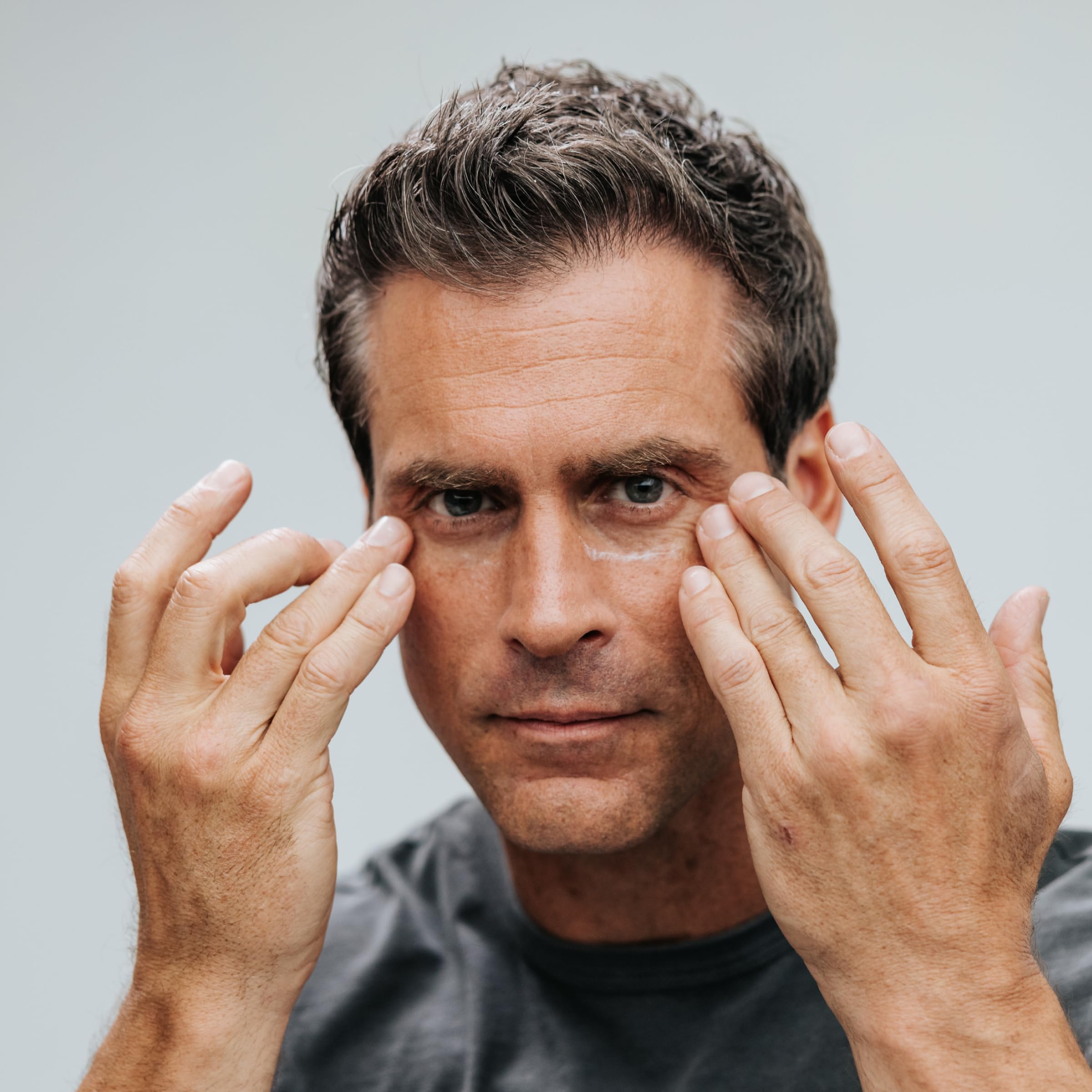Adaptógenos en The Eye Serum para ojos con aspecto descansado.