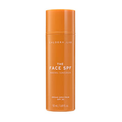 Caldera + Lab The Face SPF, botella para aplicación diaria y protección sin residuo blanco.