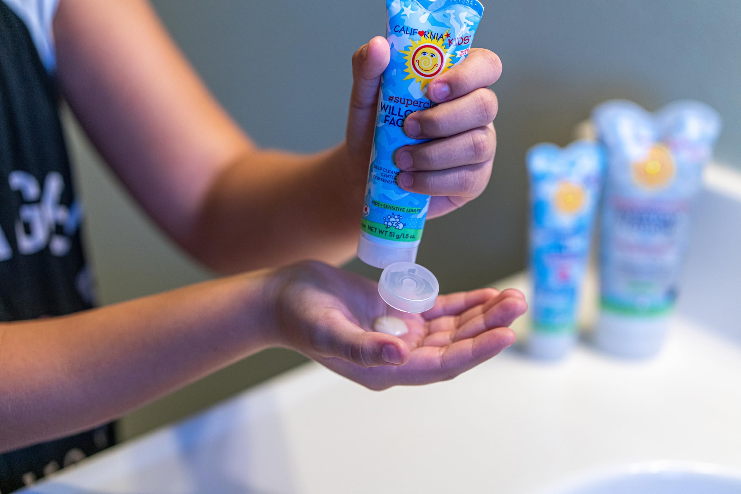 California Baby California Kids Face Wash: contiene ácido salicílico derivado de corteza de sauce para exfoliación suave.