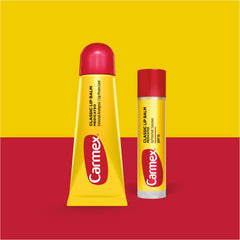 Bálsamo Carmex Clásico Medicado en stick con SPF 15 para protección diaria de labios.