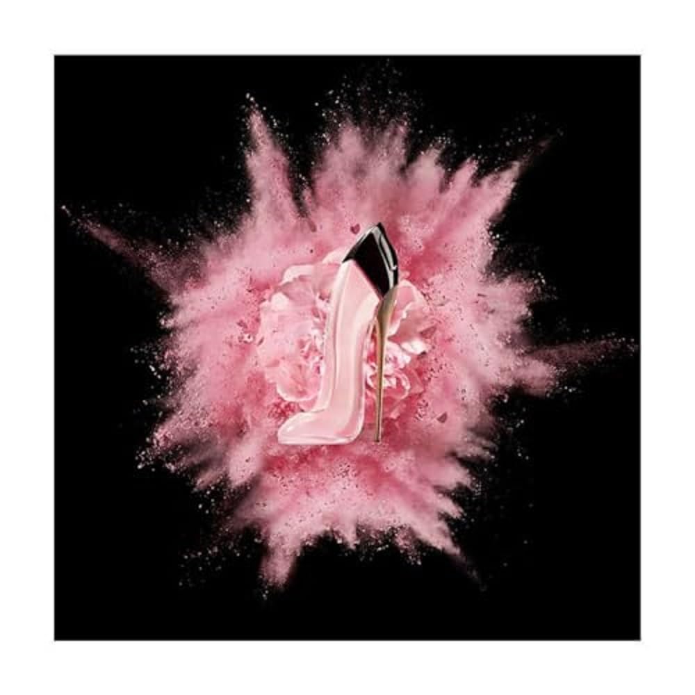 Escena de día con Good Girl Blush, sensación floral suave.